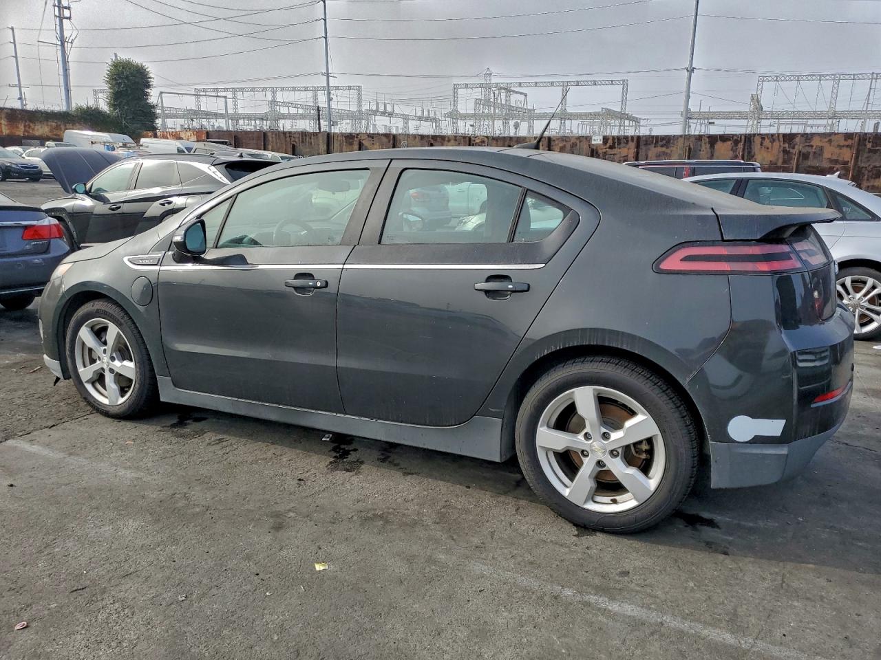 2014 CHEVROLET VOLT photo 2