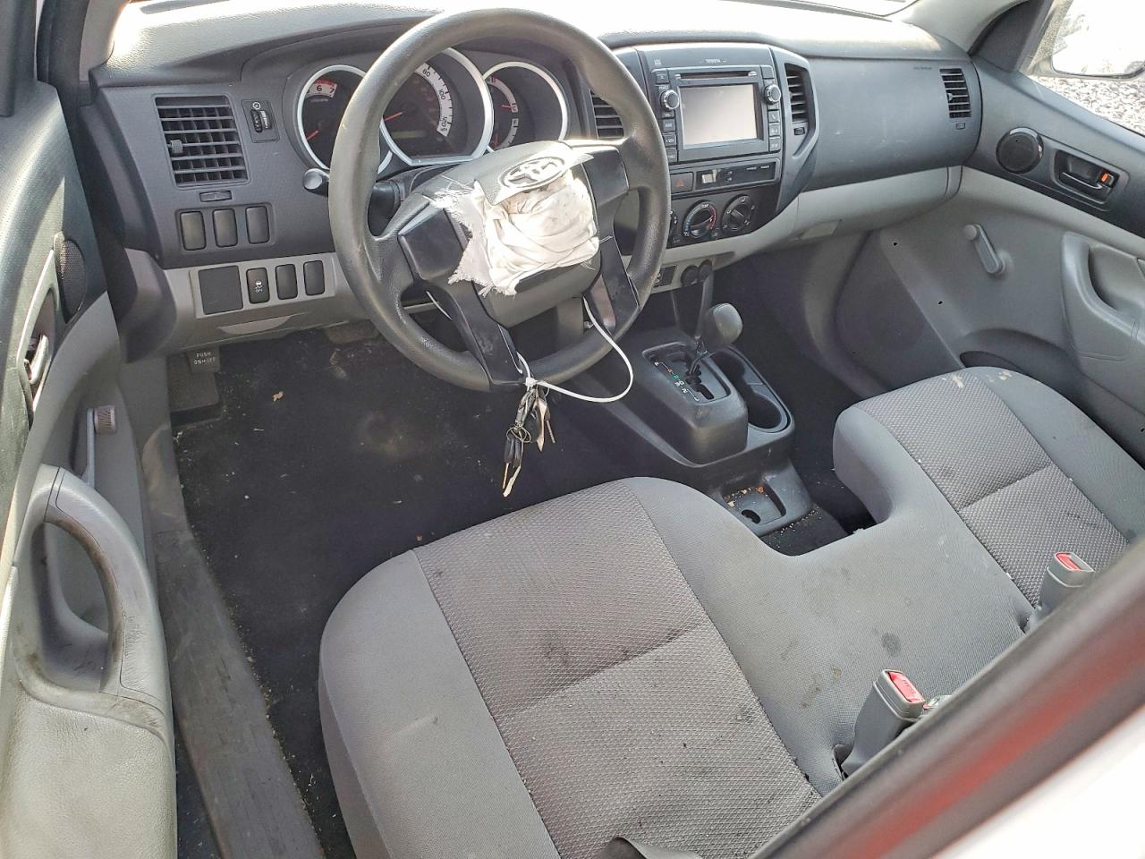 2013 TOYOTA TACOMA photo 8