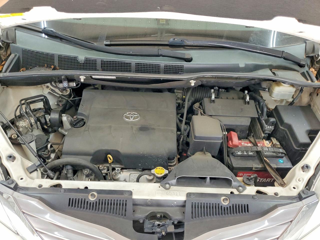 2016 TOYOTA SIENNA XLE photo 12