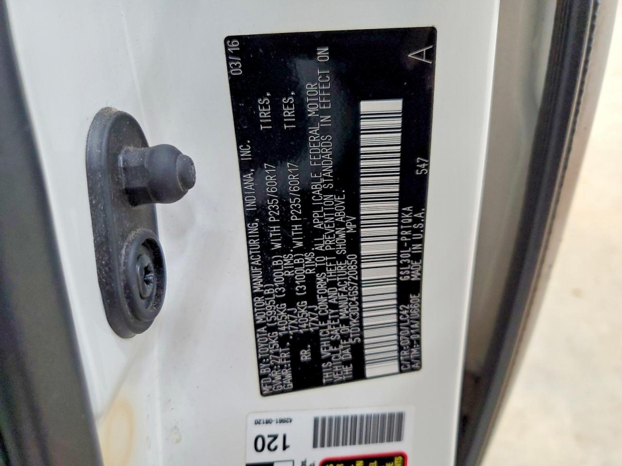 2016 TOYOTA SIENNA XLE photo 13