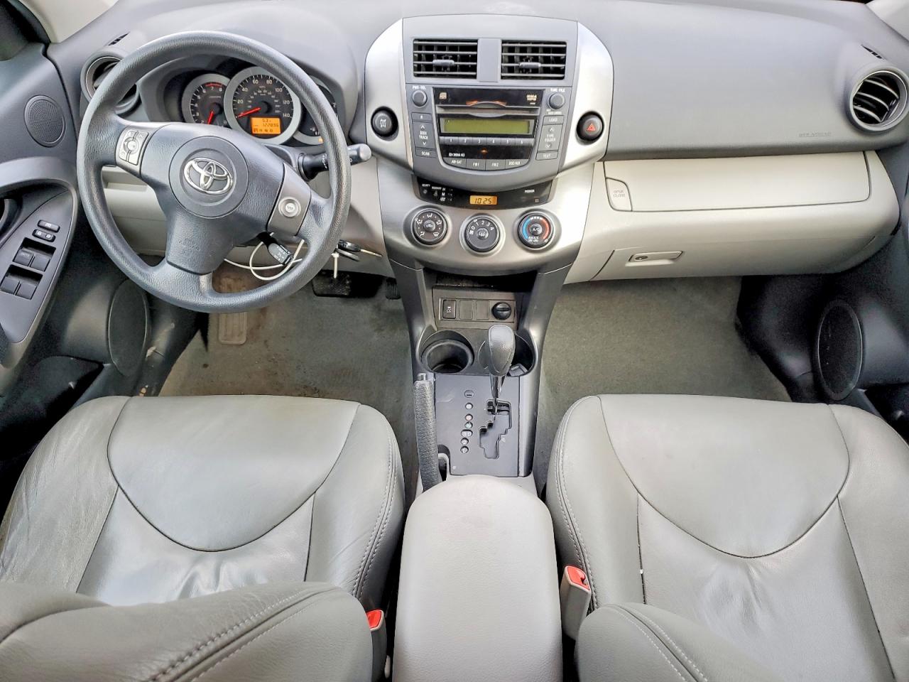 2011 TOYOTA RAV4 photo 8