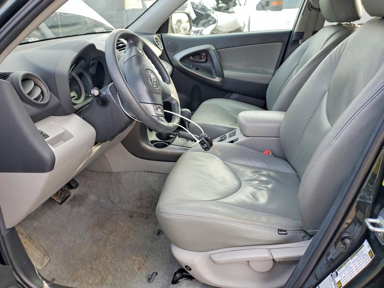 2011 TOYOTA RAV4 photo 7