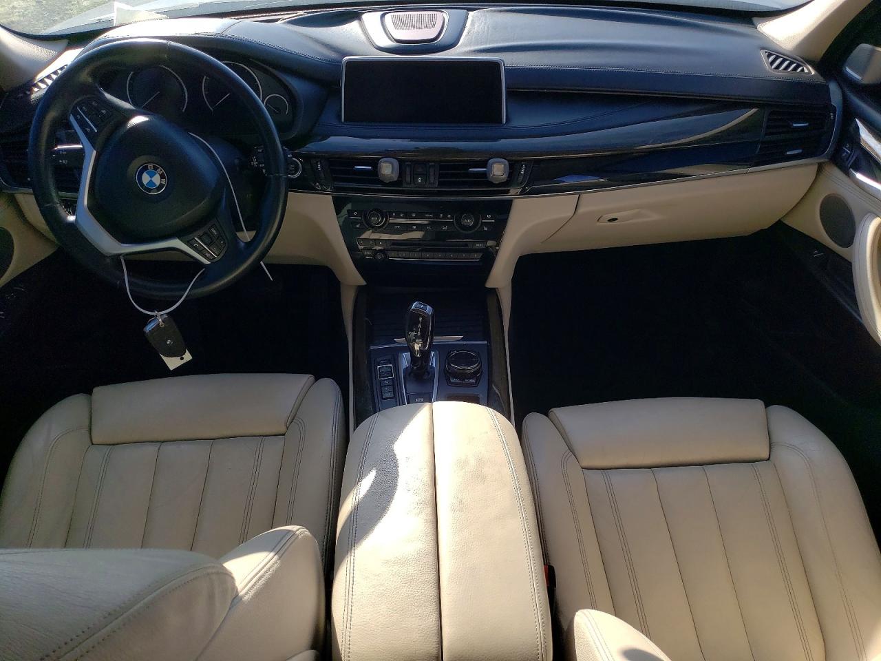 2016 BMW X5 XDRIVE50I photo 8
