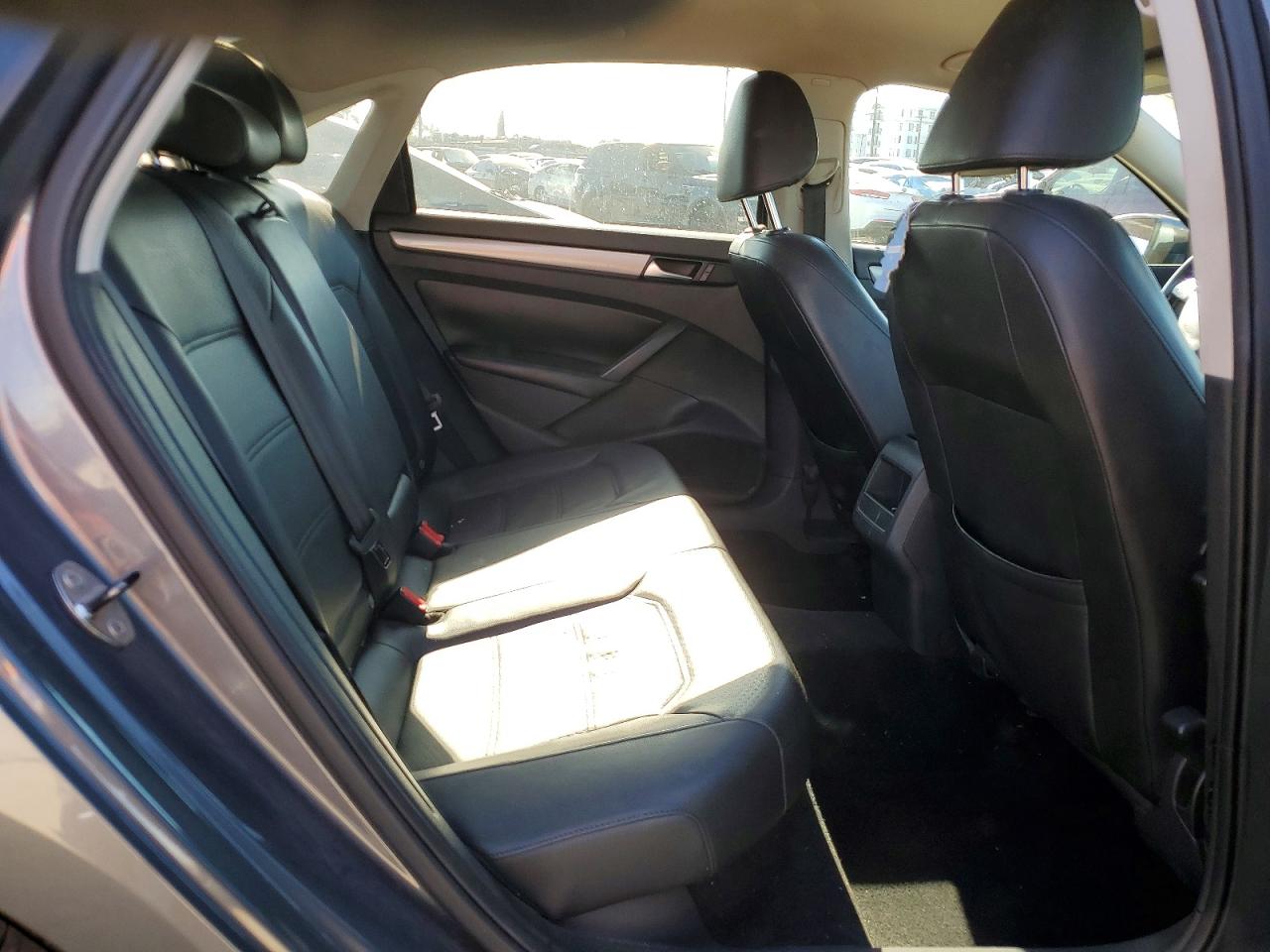 2014 VOLKSWAGEN PASSAT S photo 10