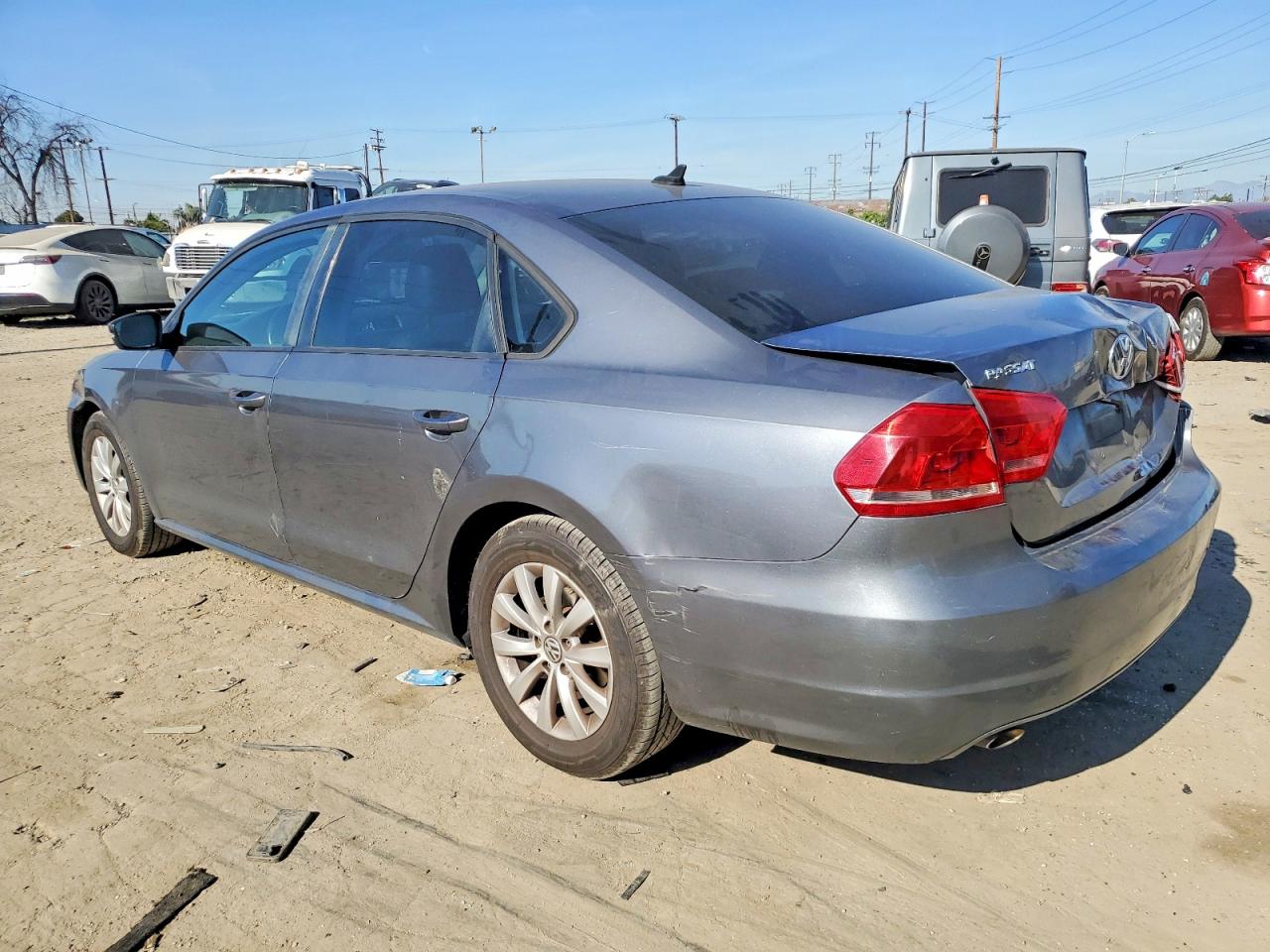 2014 VOLKSWAGEN PASSAT S photo 2