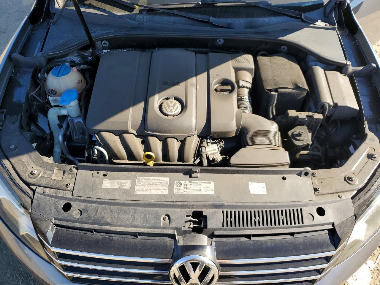 2014 VOLKSWAGEN PASSAT S photo 11