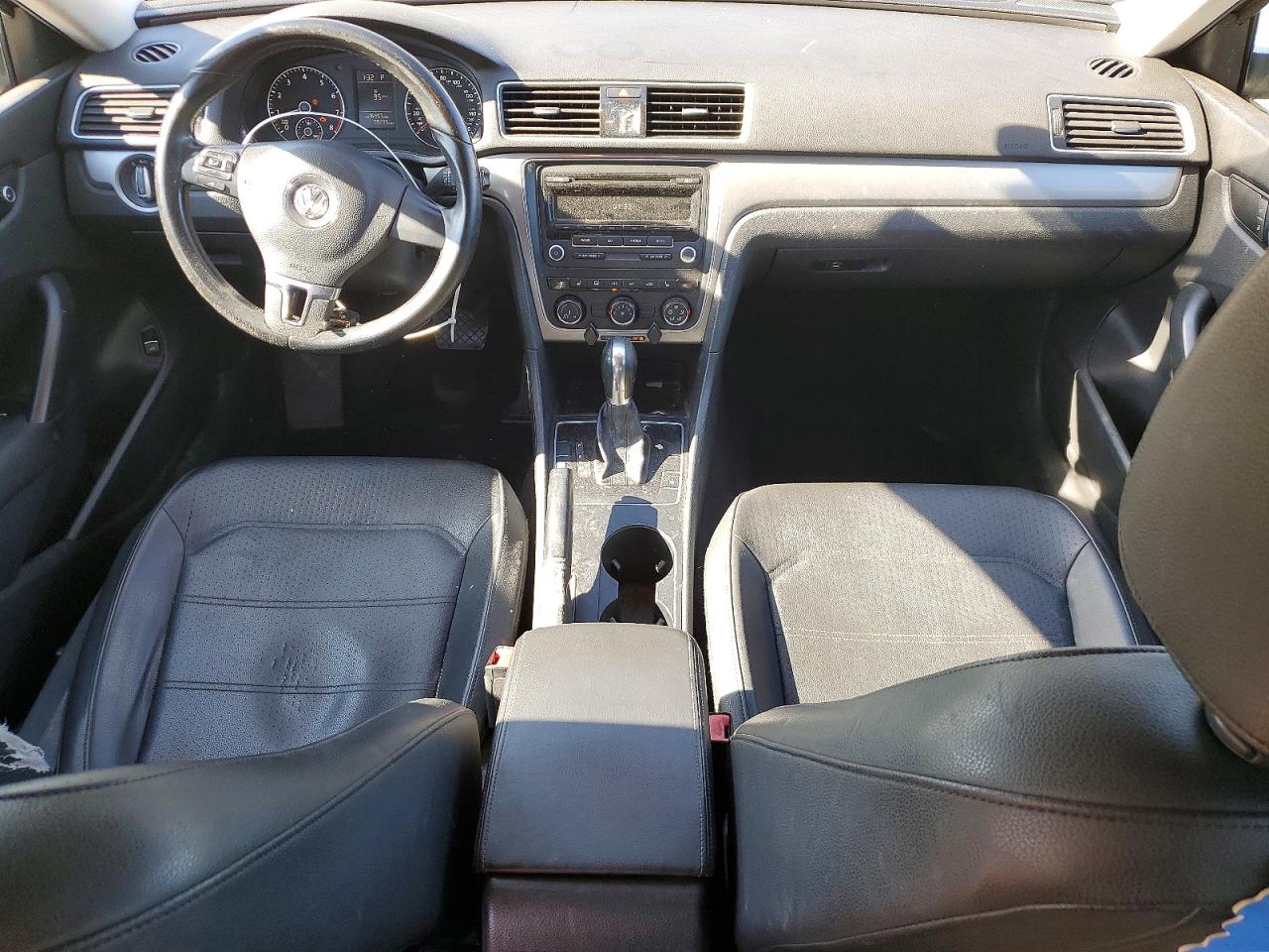 2014 VOLKSWAGEN PASSAT S photo 8