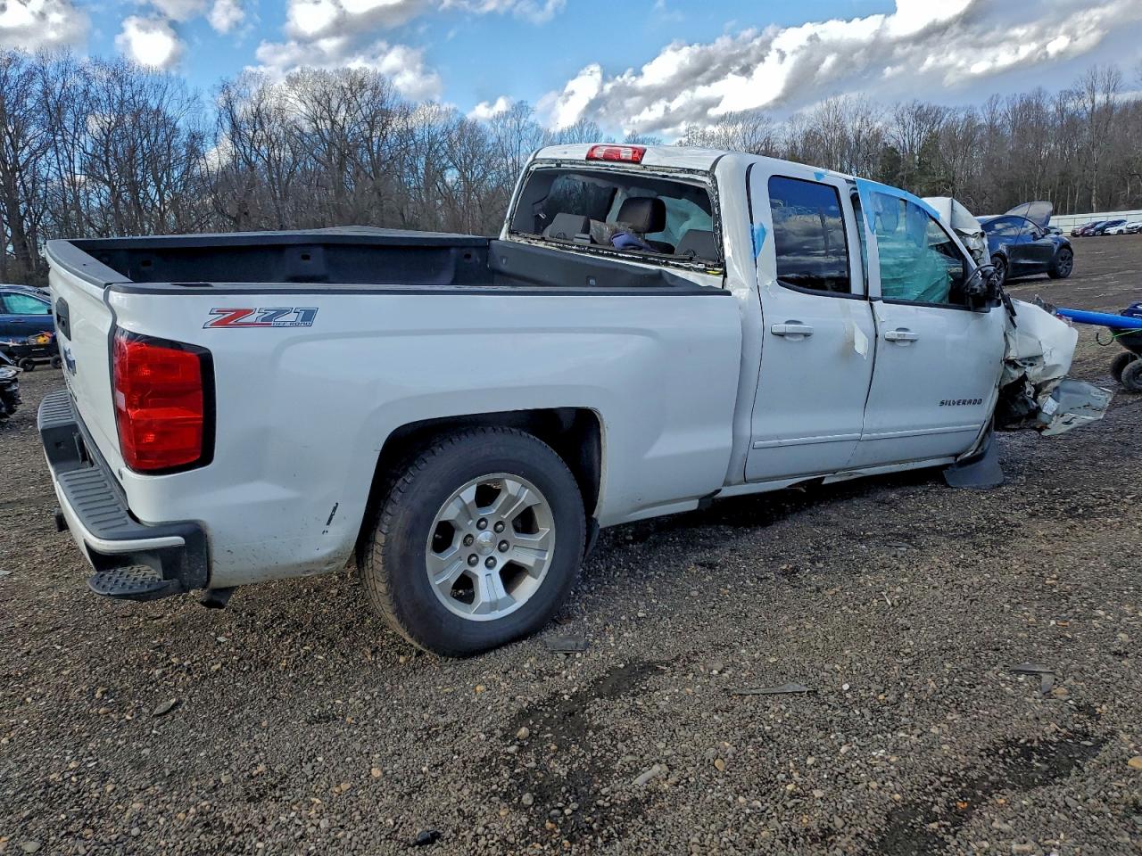 2016 CHEVROLET SILVERADO K1500 LT photo 3