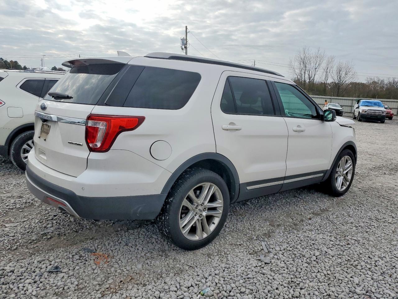 2016 FORD EXPLORER XLT photo 5