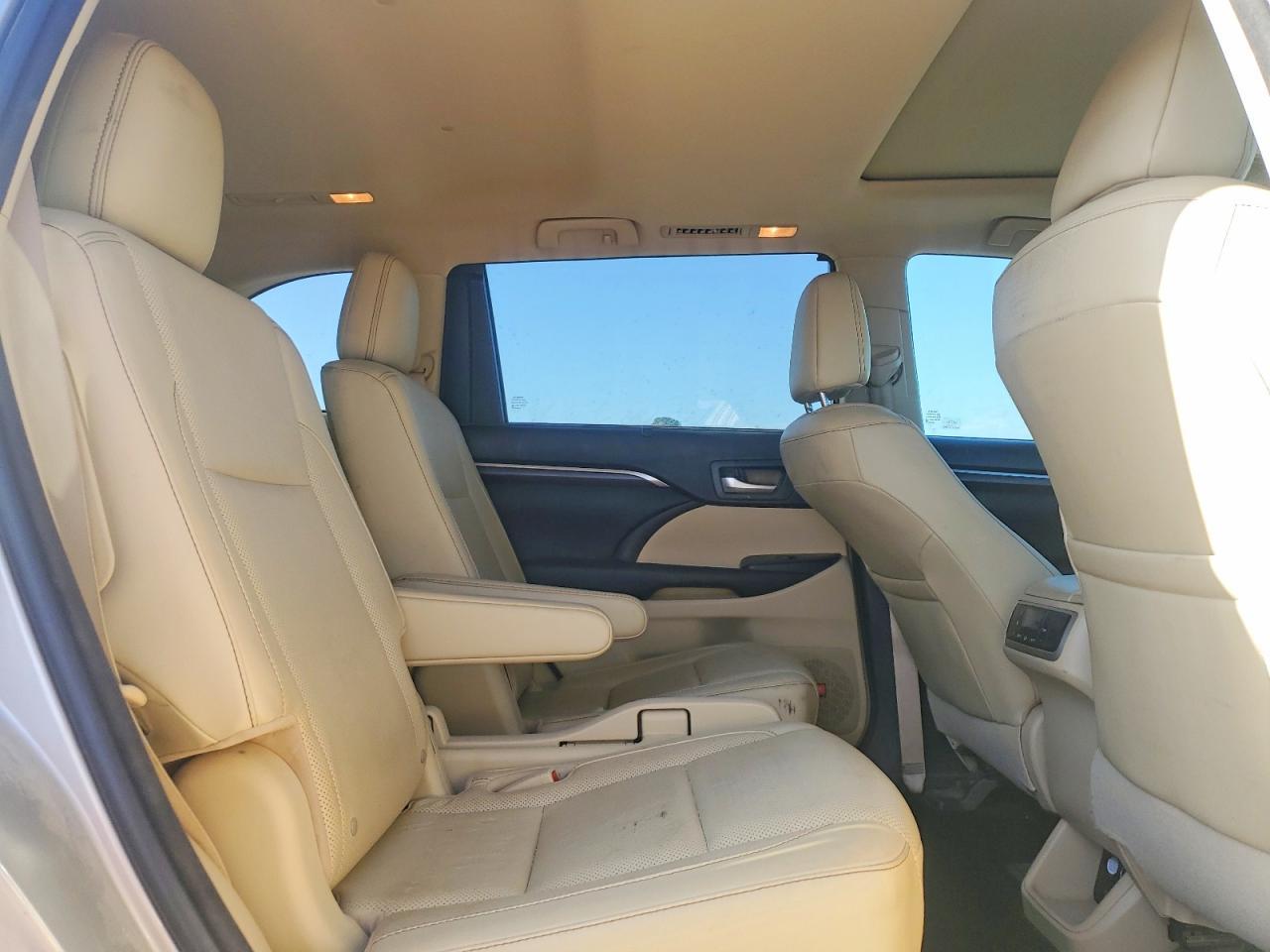 2016 TOYOTA HIGHLANDER LIMITED photo 11