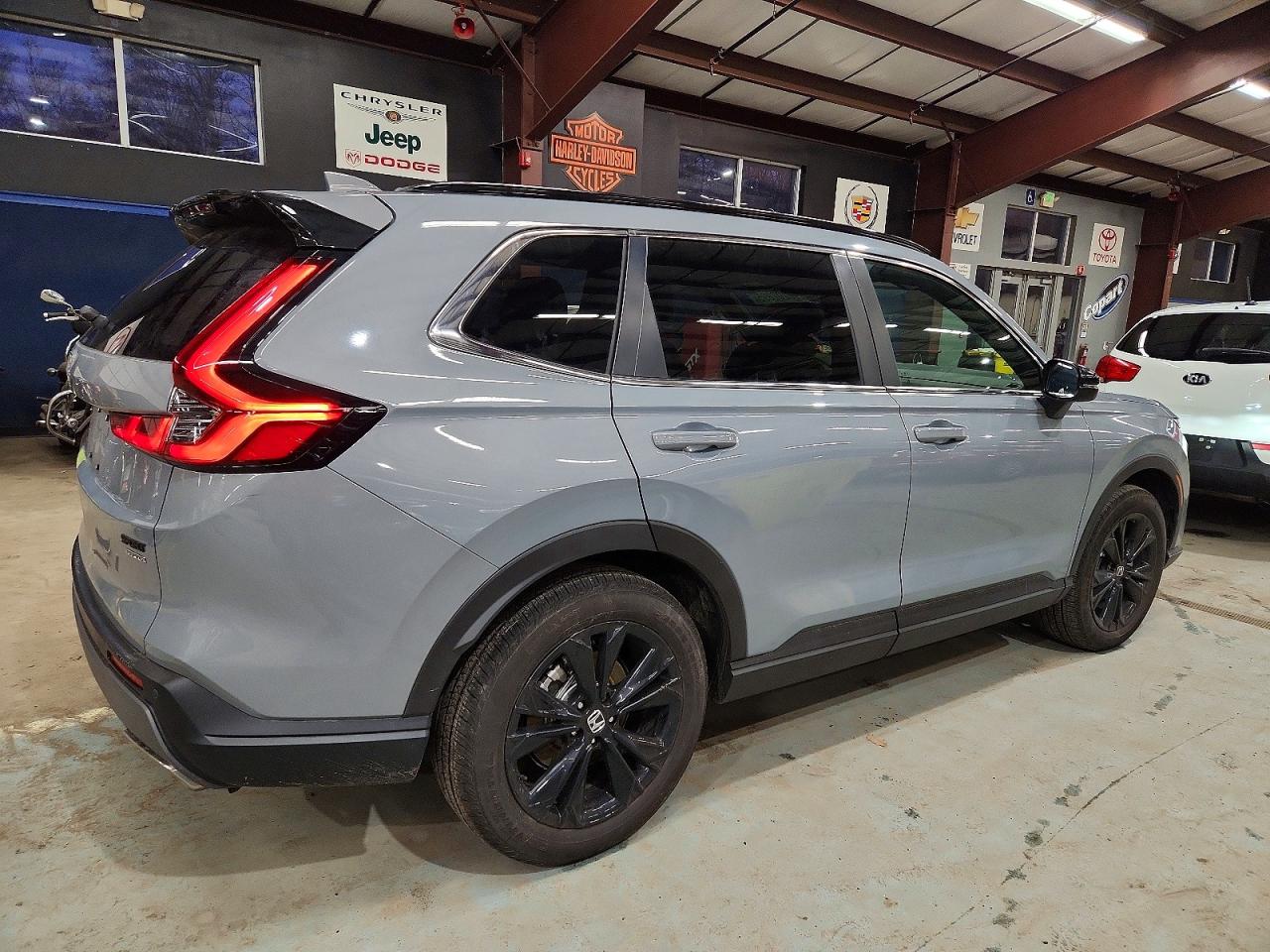 2025 HONDA CR-V SPORT TOURING photo 3