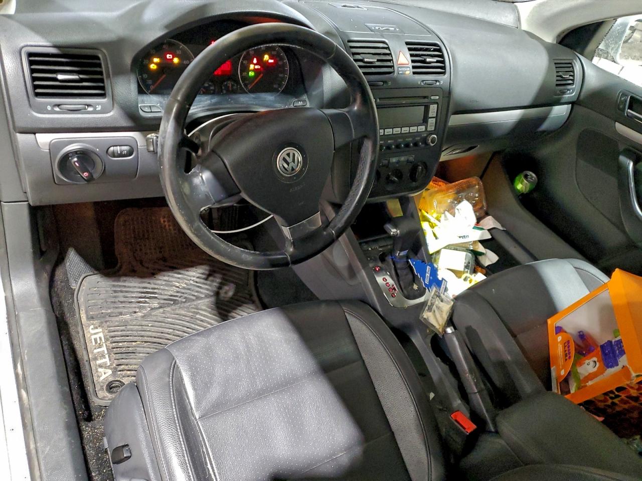 2009 VOLKSWAGEN JETTA SE photo 8
