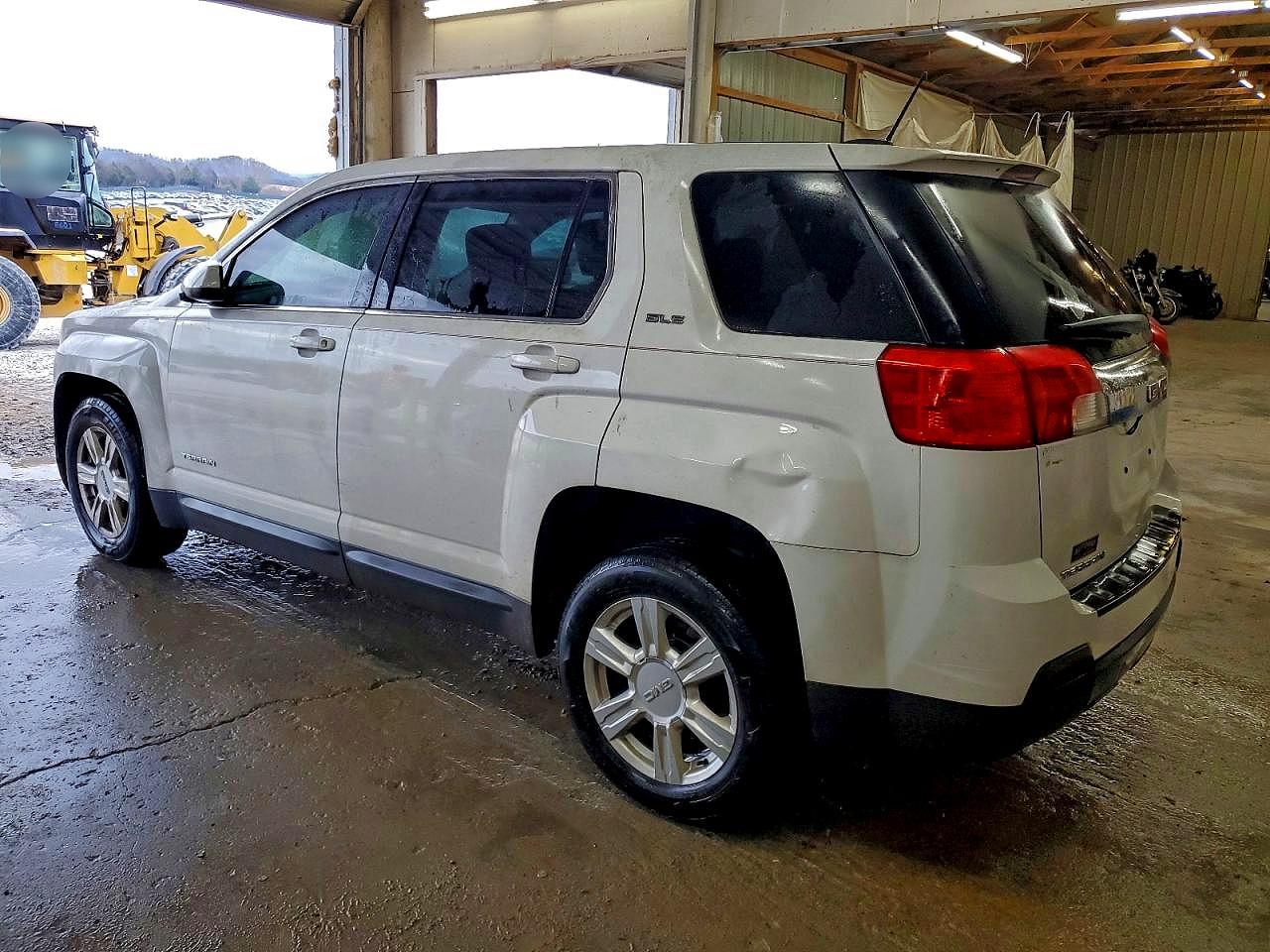 2015 GMC TERRAIN SLE photo 2