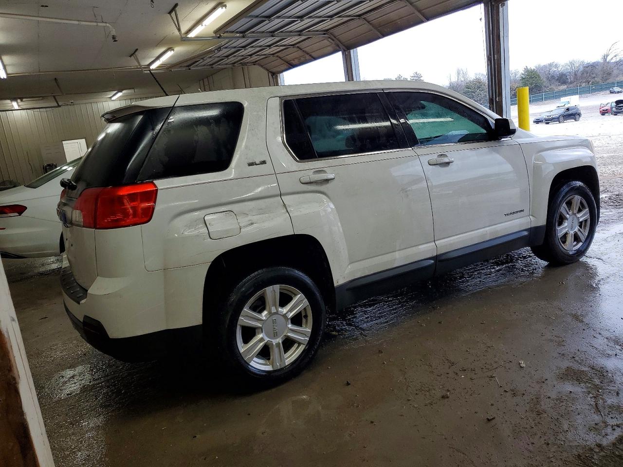 2015 GMC TERRAIN SLE photo 3