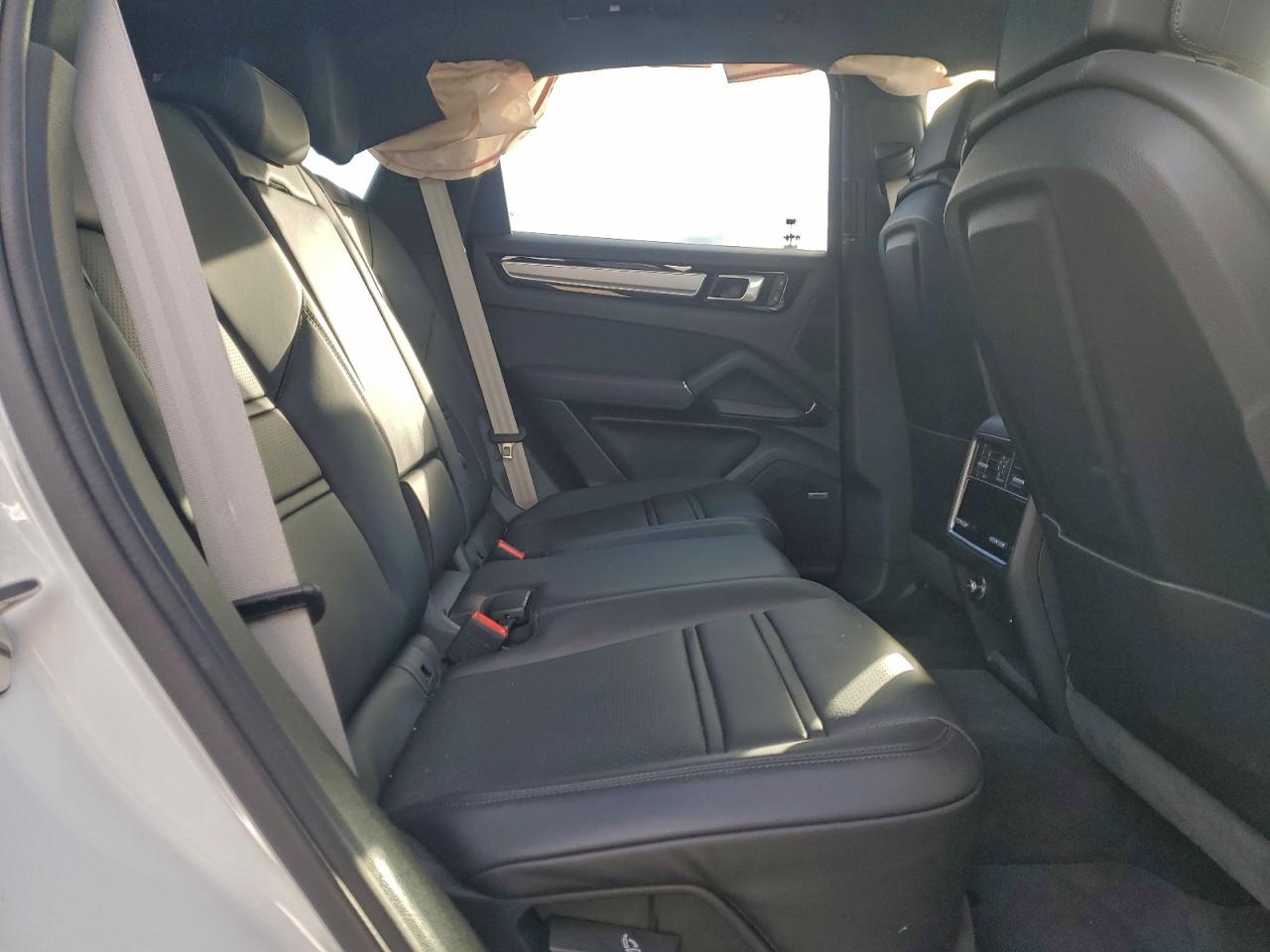 2022 PORSCHE CAYENNE photo 11