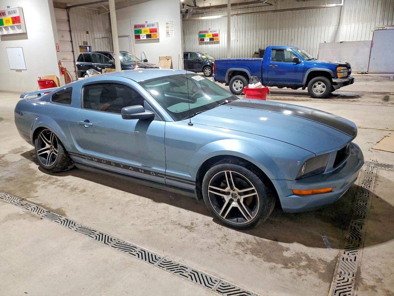 2005 FORD MUSTANG photo 4