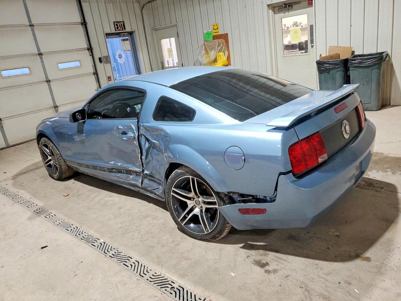 2005 FORD MUSTANG photo 2