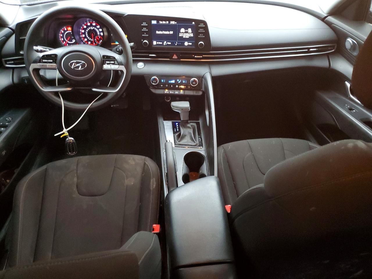 2023 HYUNDAI ELANTRA SEL photo 8