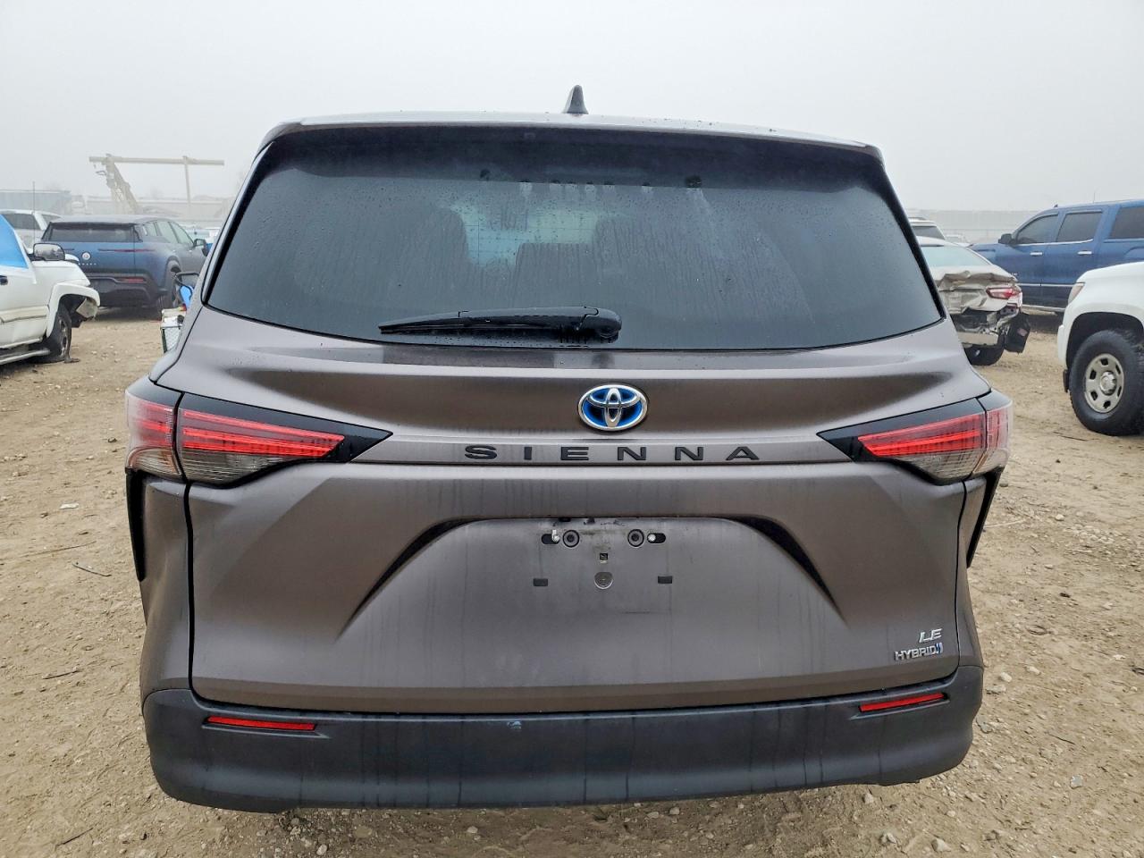 2022 TOYOTA SIENNA LE photo 6