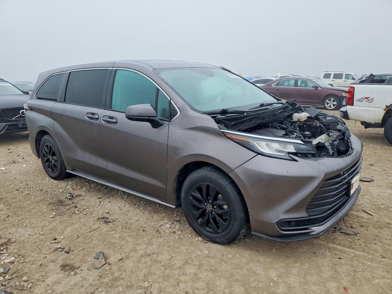 2022 TOYOTA SIENNA LE photo 4