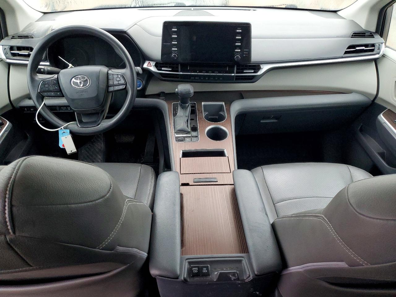 2022 TOYOTA SIENNA LE photo 8