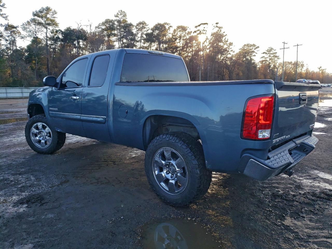 2011 GMC SIERRA C1500 SLE photo 2