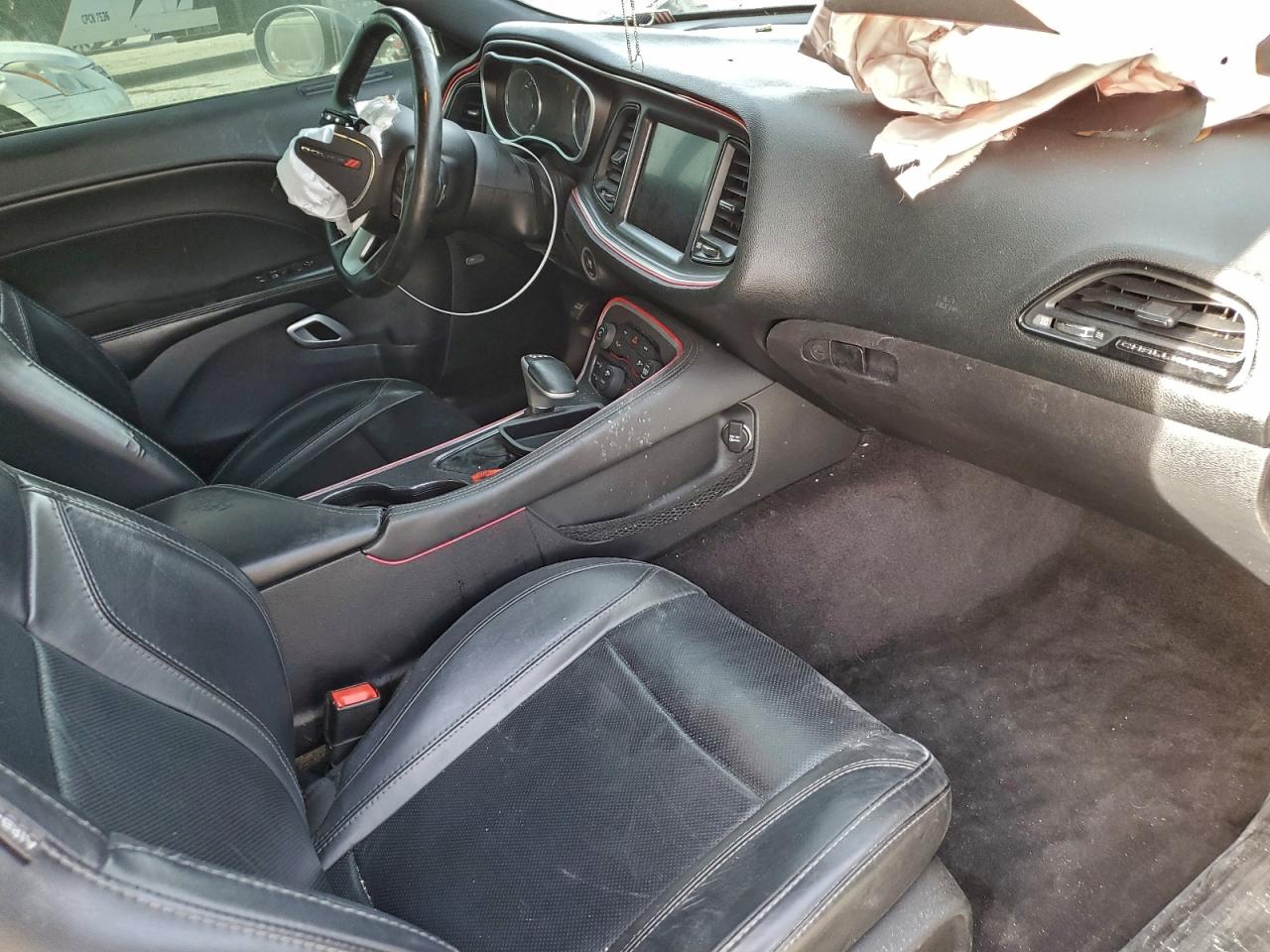 2016 DODGE CHALLENGER SXT photo 8