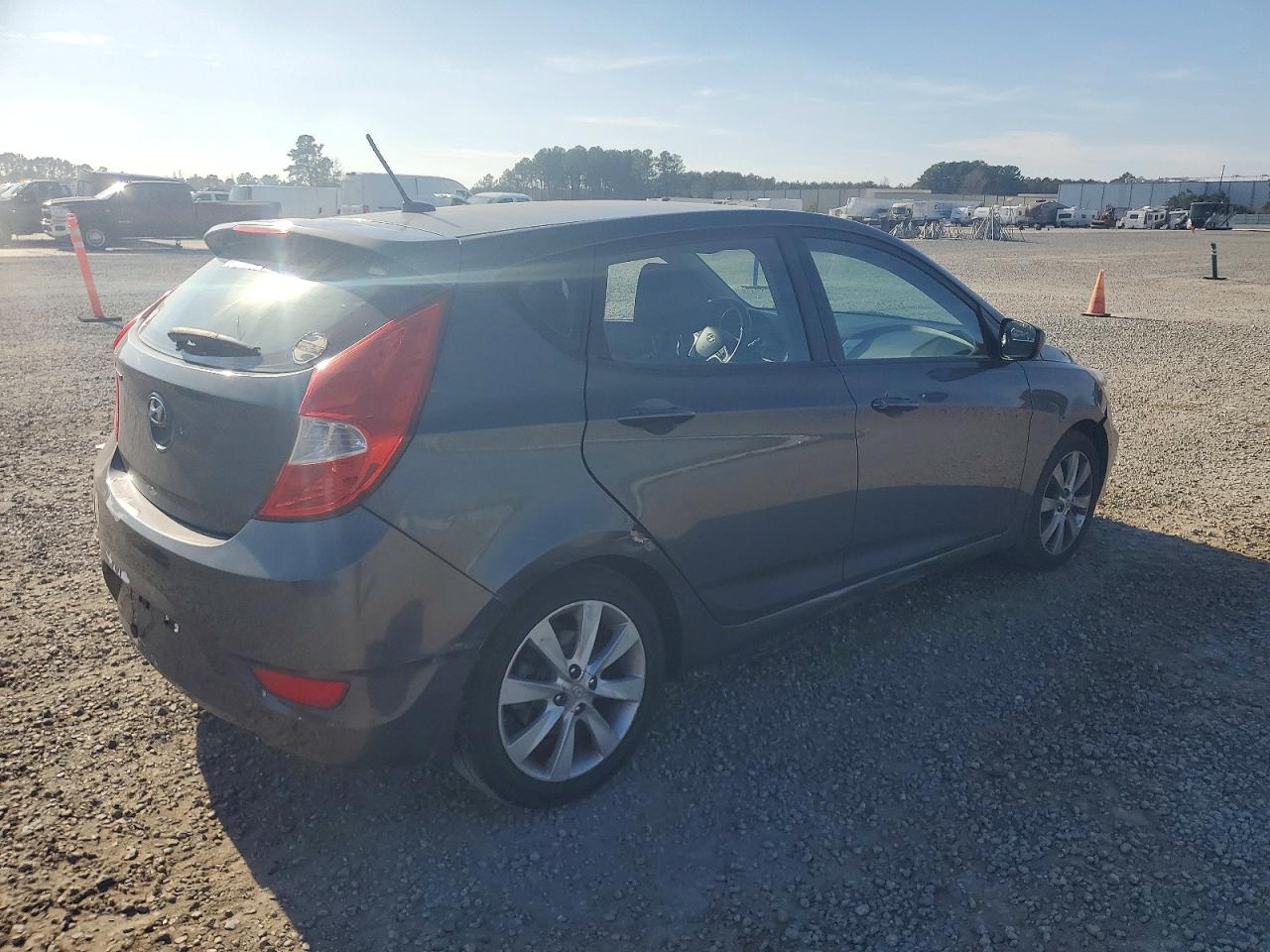2012 HYUNDAI ACCENT GLS photo 3
