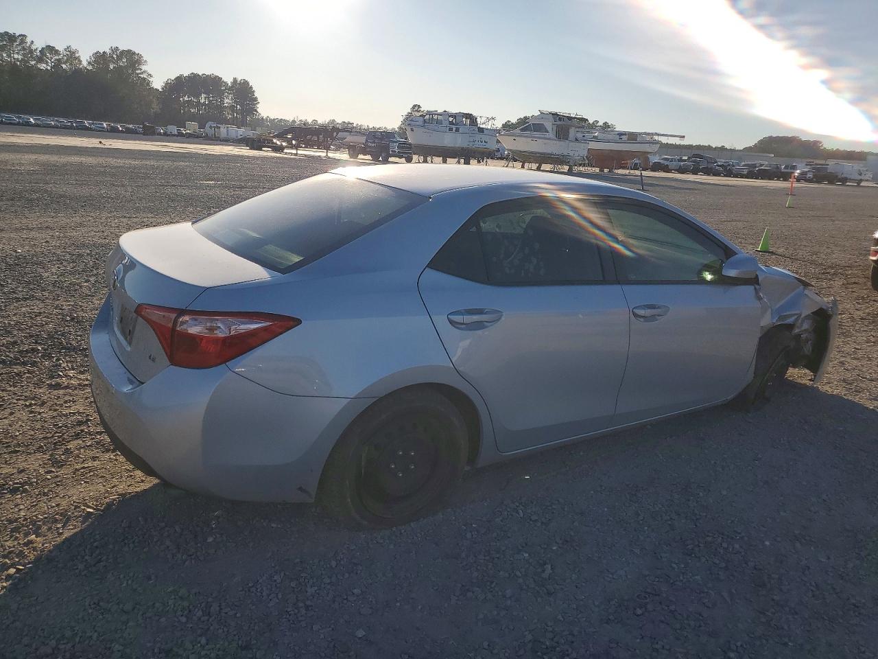 2018 TOYOTA COROLLA L photo 3