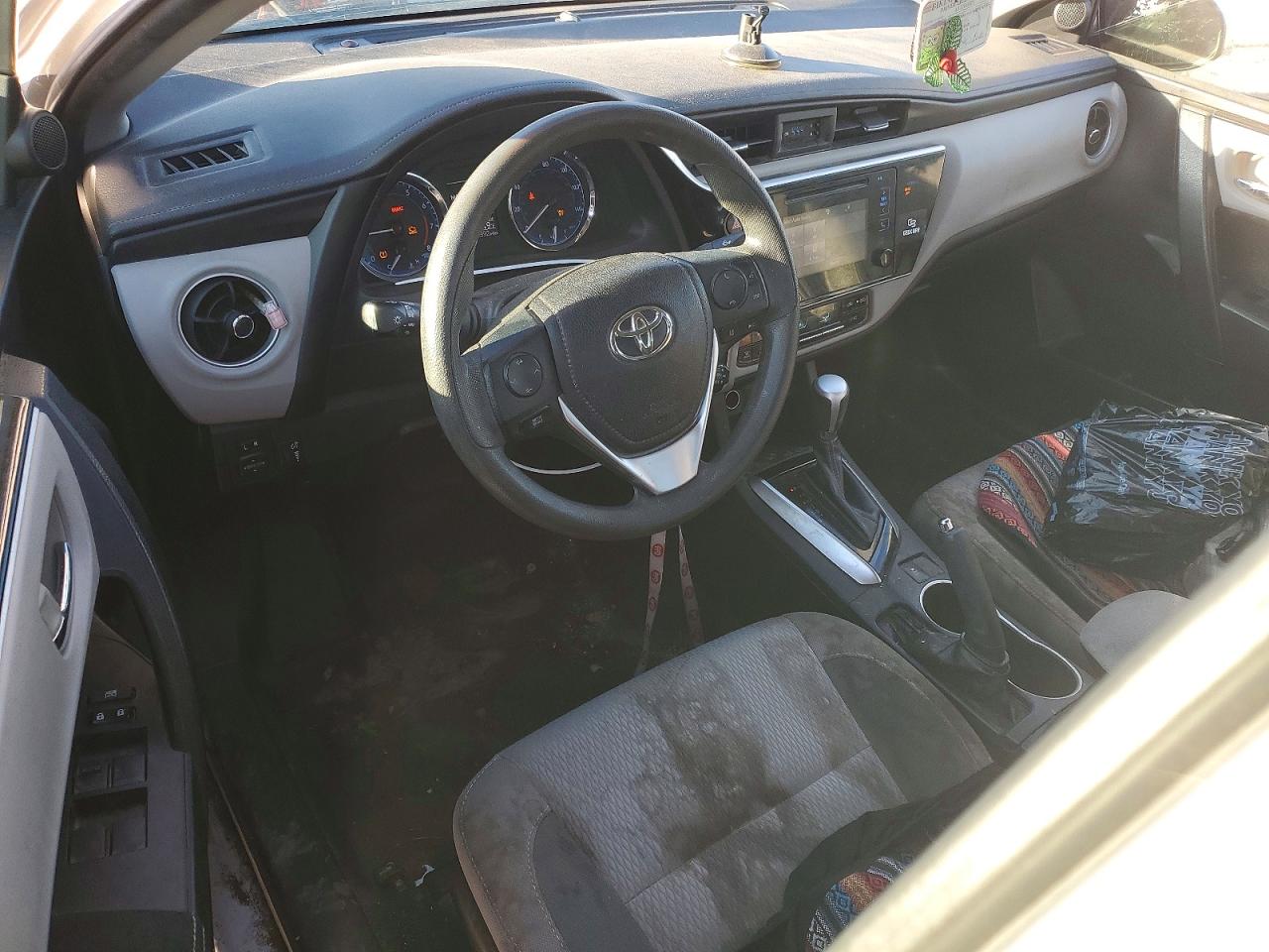 2018 TOYOTA COROLLA L photo 8