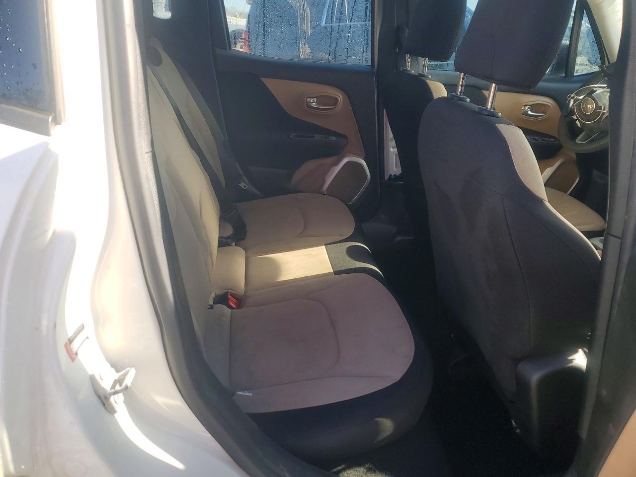 2017 JEEP RENEGADE SPORT photo 28