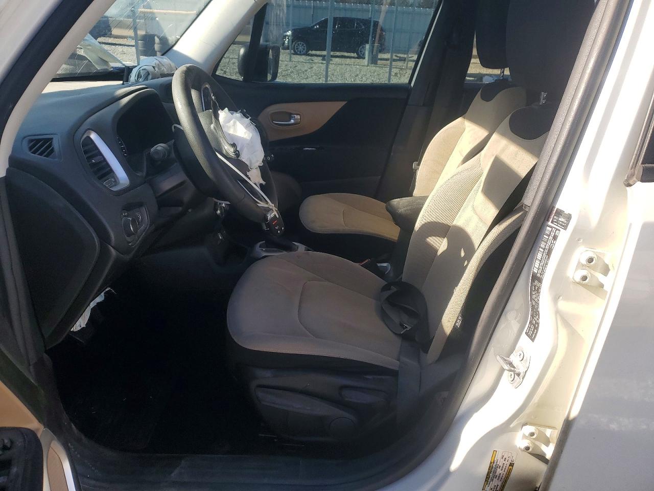 2017 JEEP RENEGADE SPORT photo 19