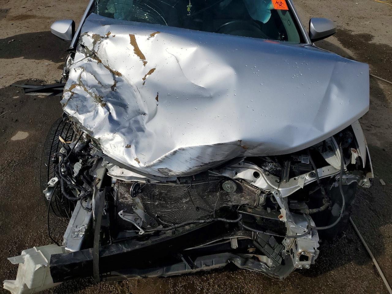 2012 TOYOTA CAMRY XLE photo 21