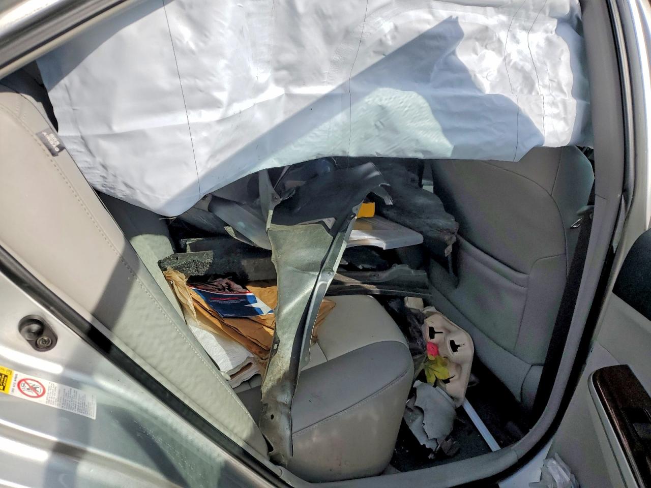 2012 TOYOTA CAMRY XLE photo 19