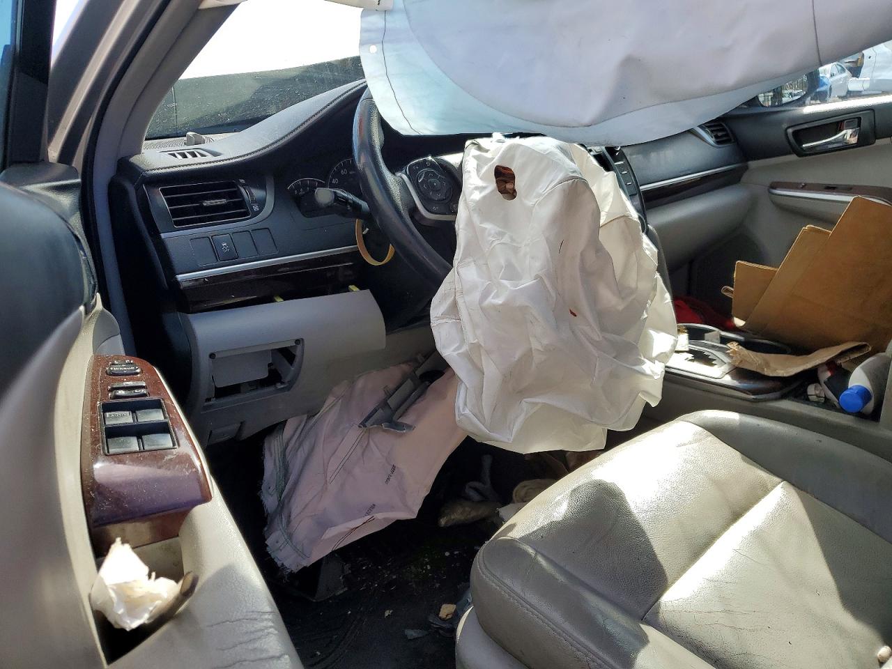 2012 TOYOTA CAMRY XLE photo 15