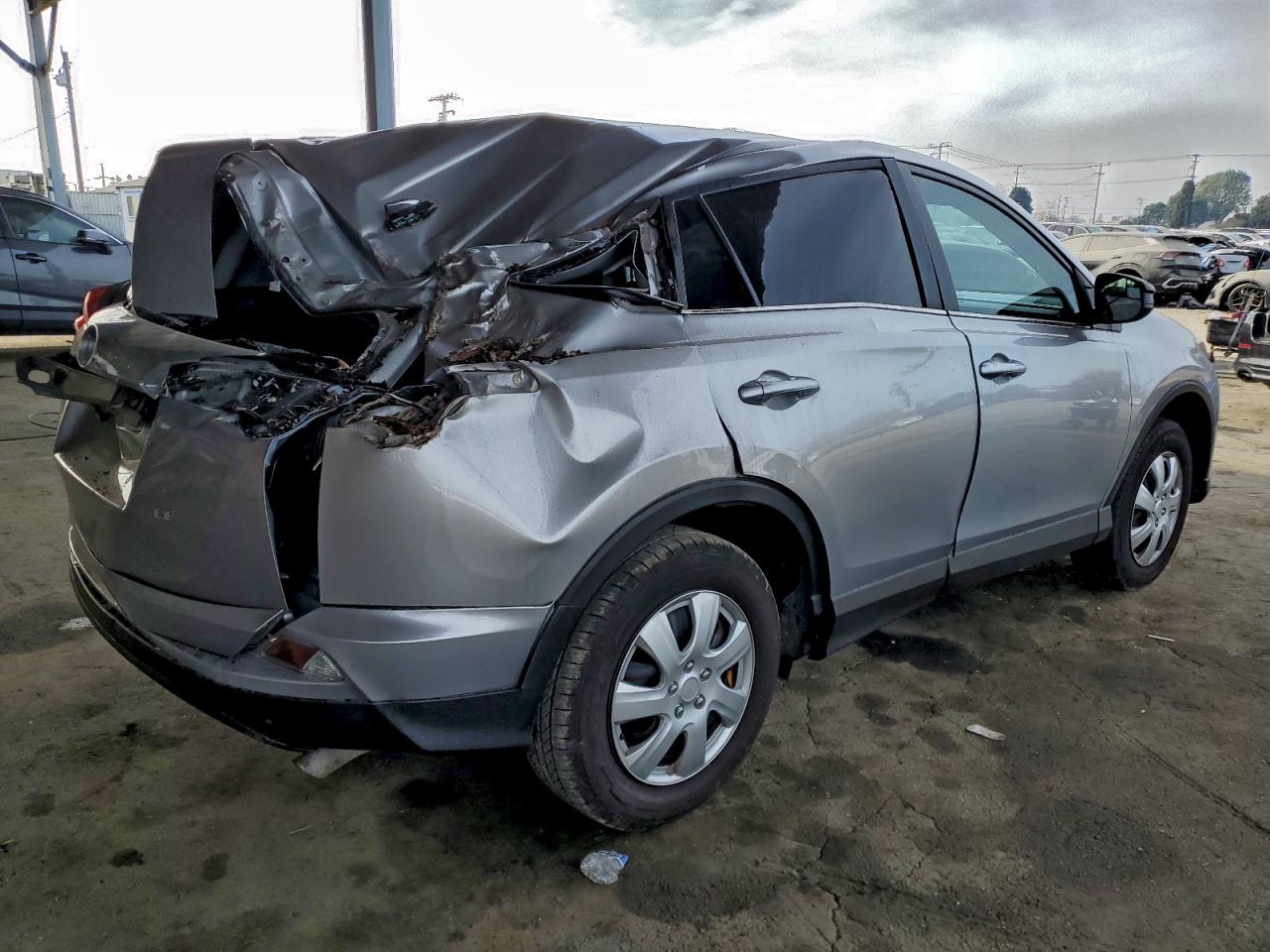 2017 TOYOTA RAV4 LE photo 3