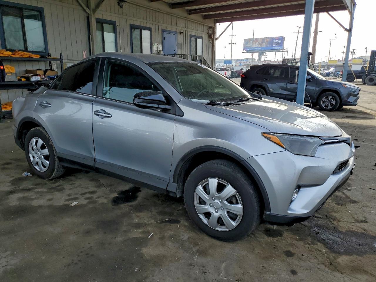 2017 TOYOTA RAV4 LE photo 4