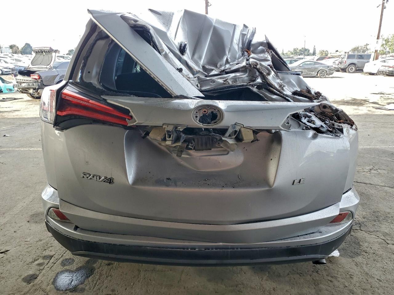 2017 TOYOTA RAV4 LE photo 6