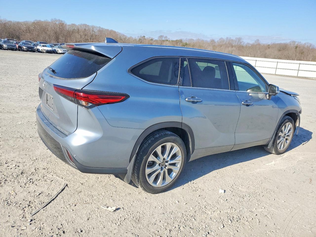 2023 TOYOTA HIGHLANDER L photo 3