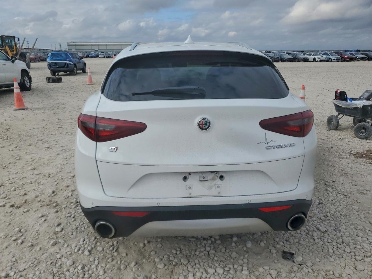 2021 ALFA ROMEO STELVIO SPORT photo 6