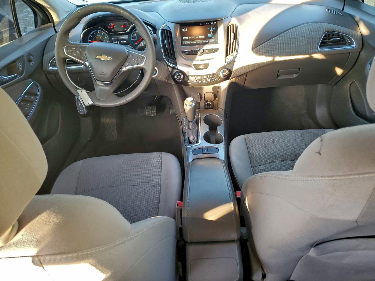 2017 CHEVROLET CRUZE LT photo 8