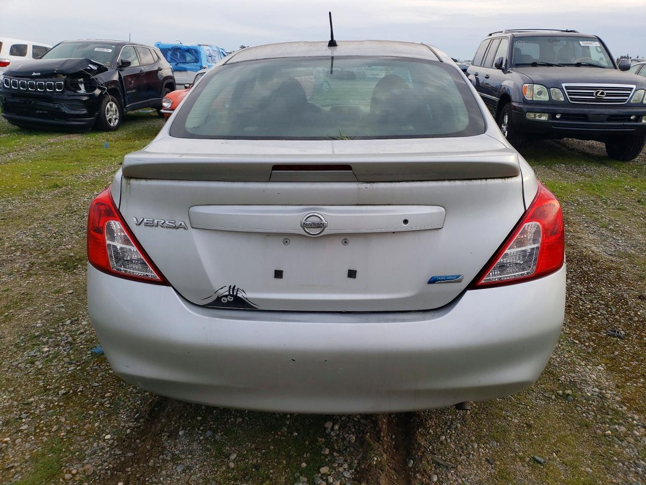 2014 NISSAN VERSA S photo 16