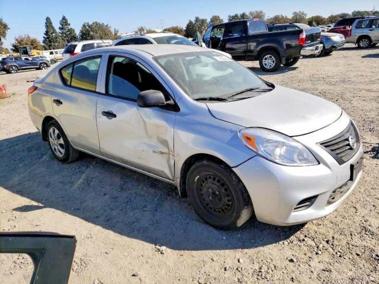 2014 NISSAN VERSA S photo 10
