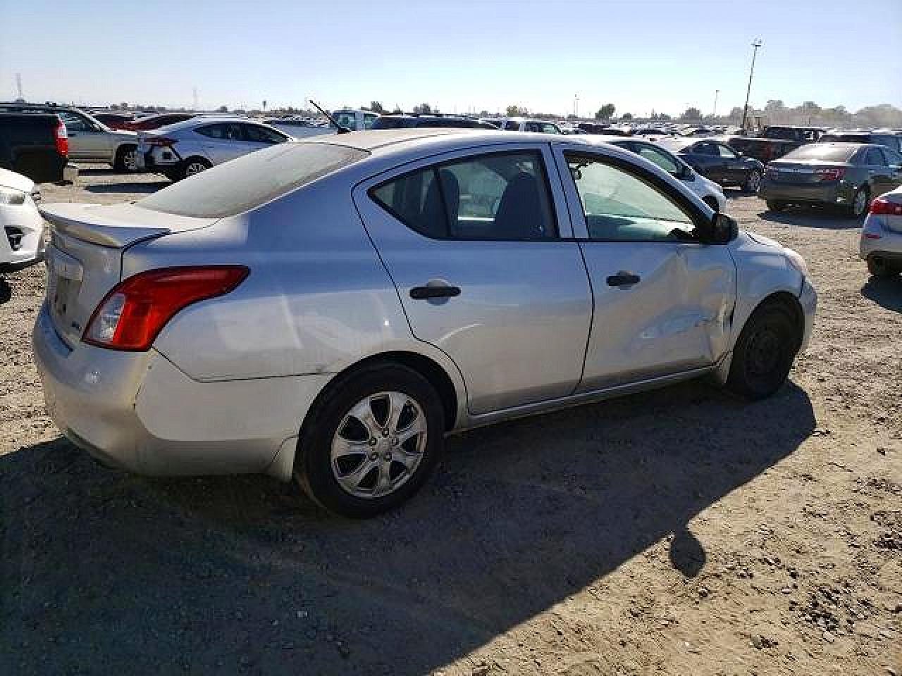2014 NISSAN VERSA S photo 7