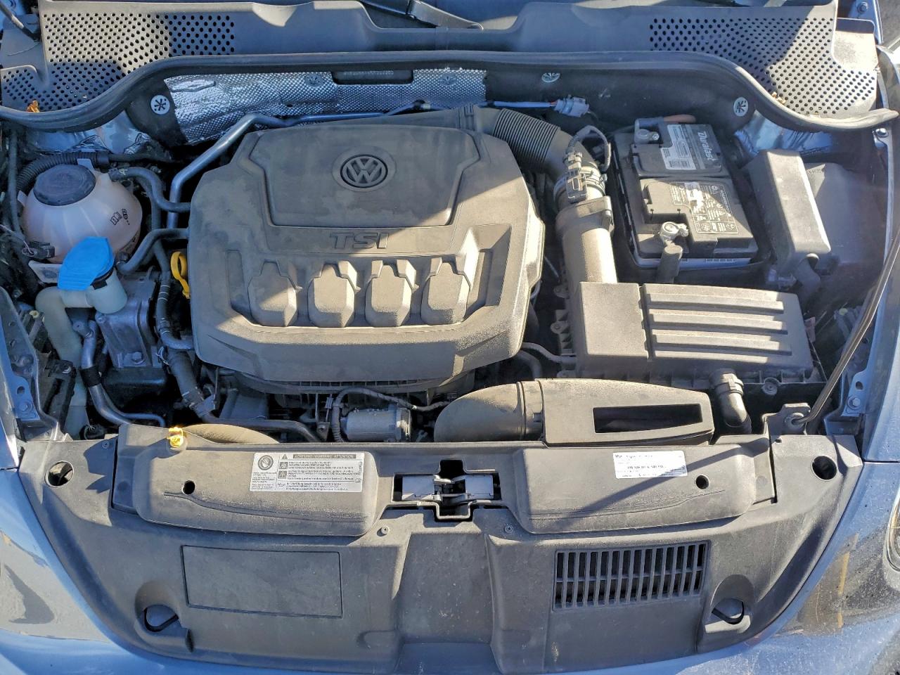2019 VOLKSWAGEN BEETLE S photo 11