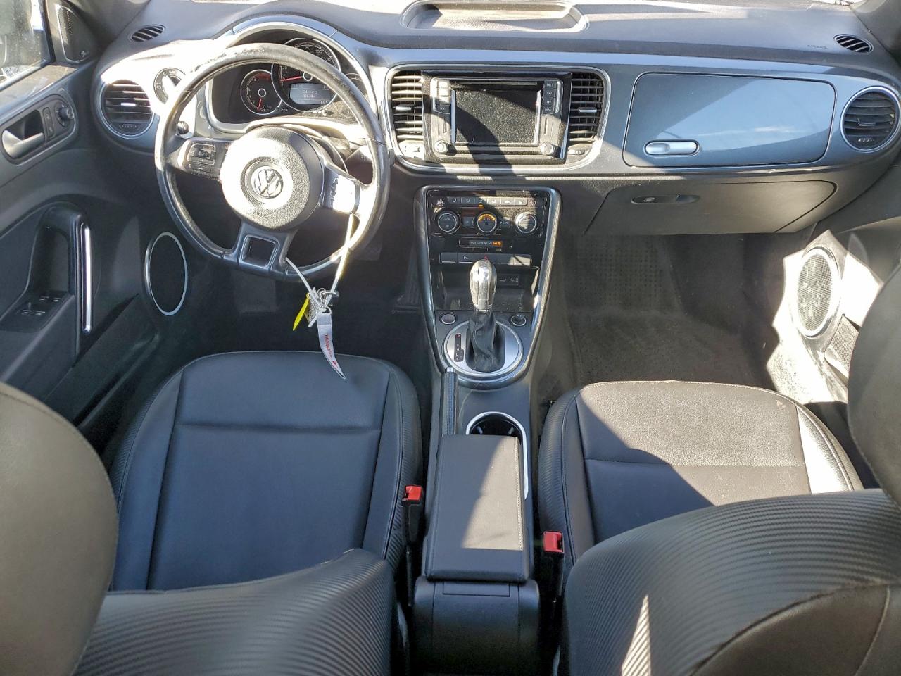 2019 VOLKSWAGEN BEETLE S photo 8