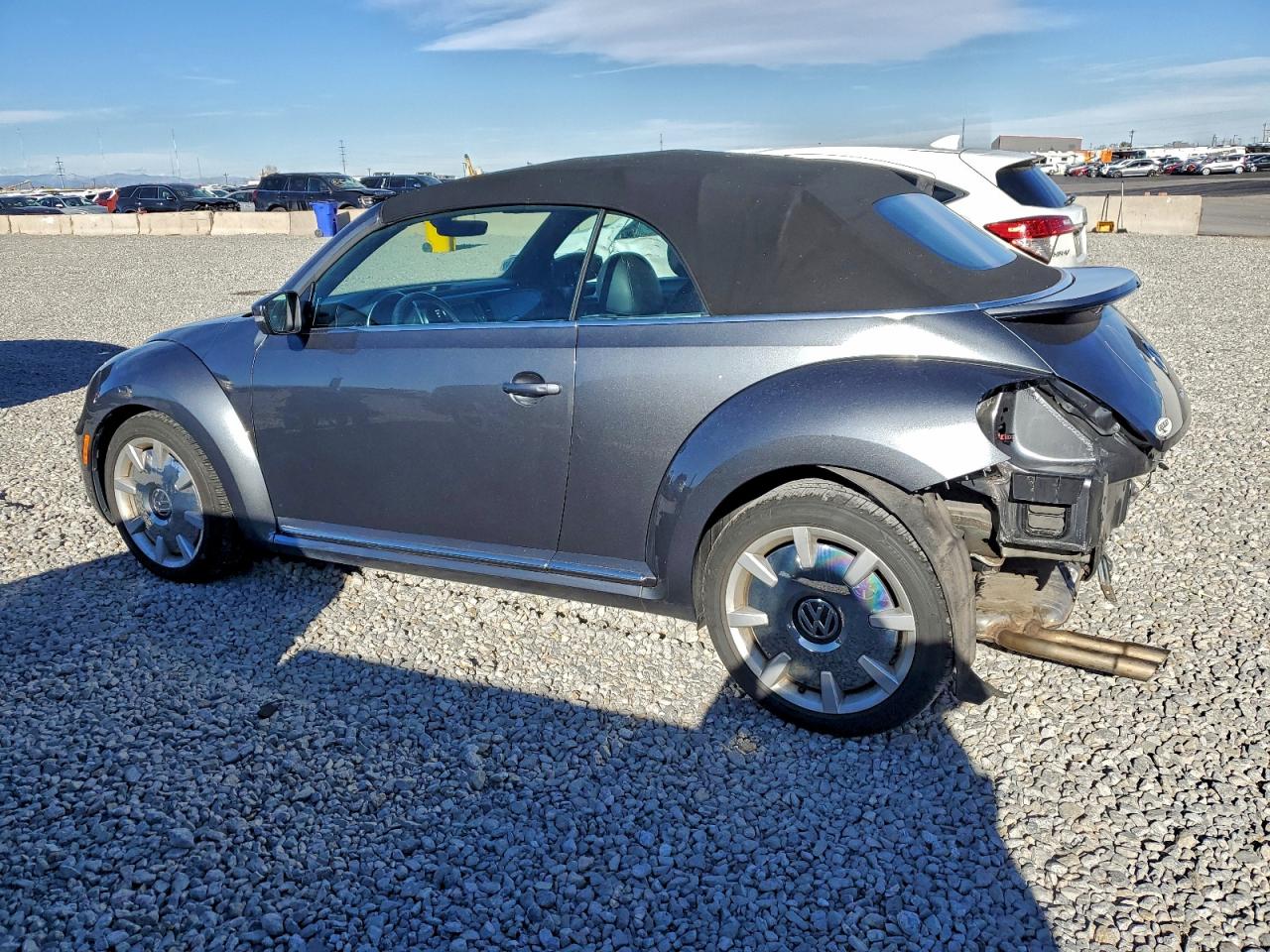 2019 VOLKSWAGEN BEETLE S photo 2