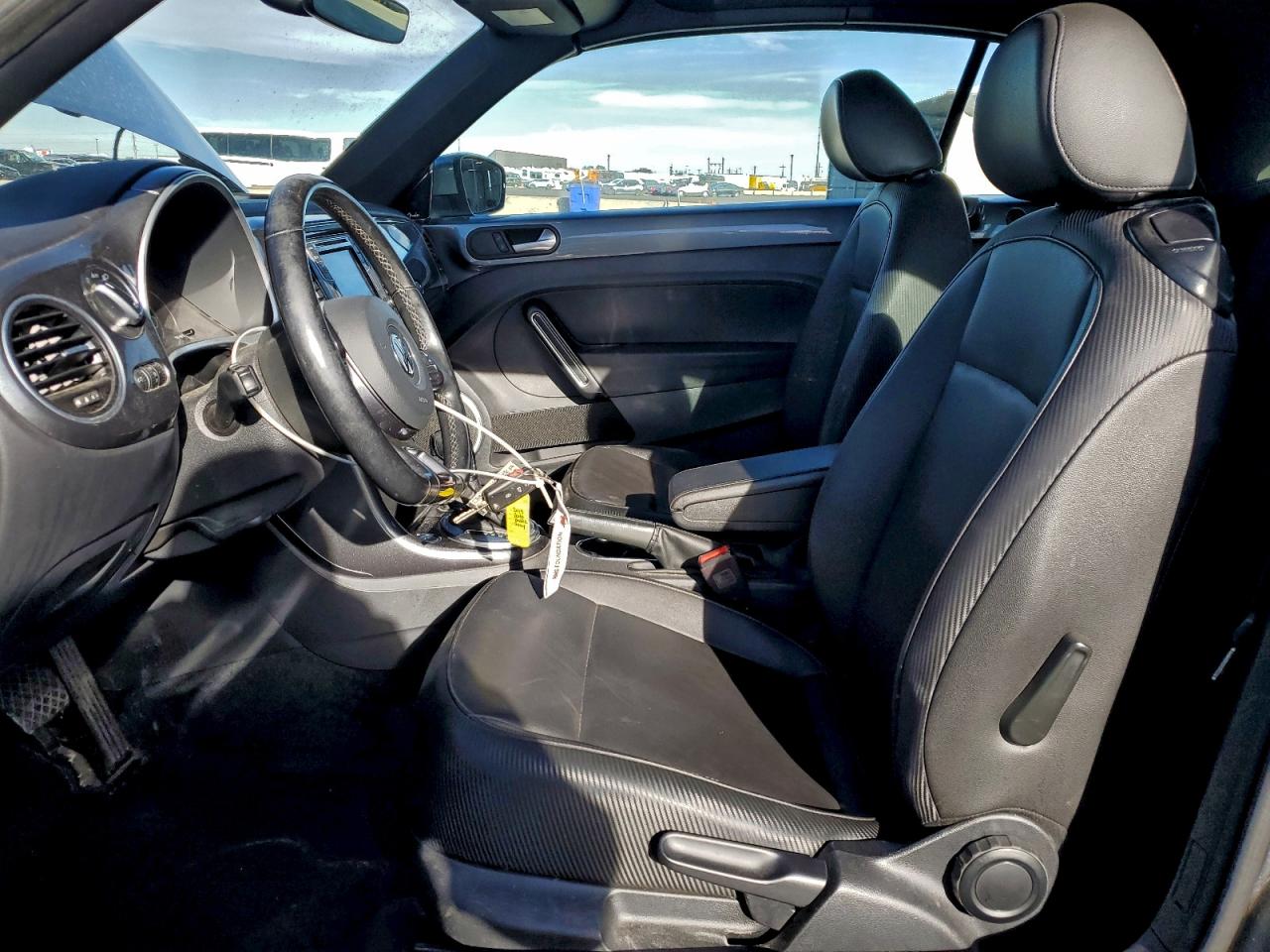2019 VOLKSWAGEN BEETLE S photo 7