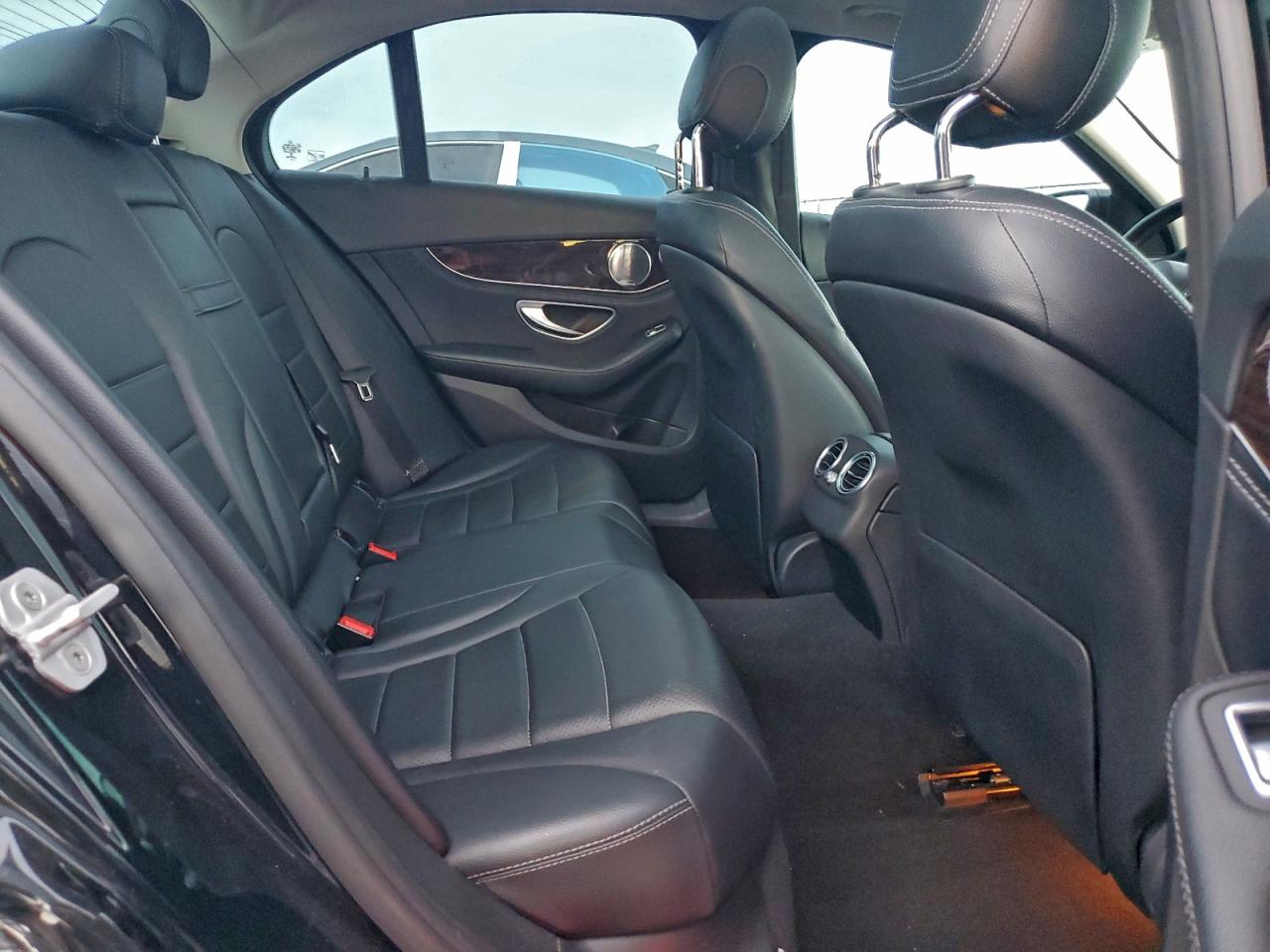 2015 MERCEDES-BENZ C 300 photo 10
