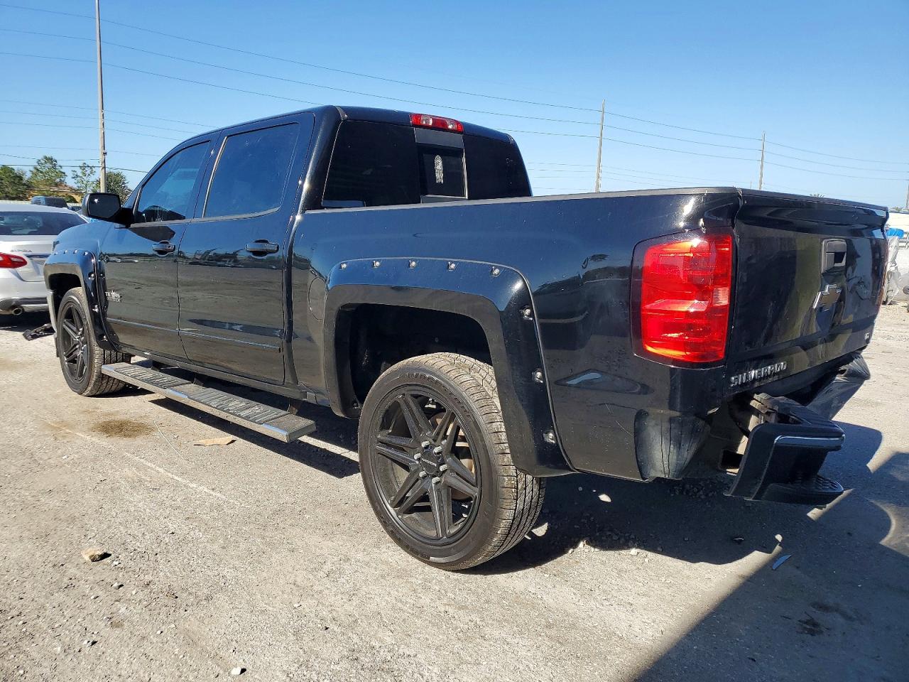 2018 CHEVROLET SILVERADO C1500 LT photo 2